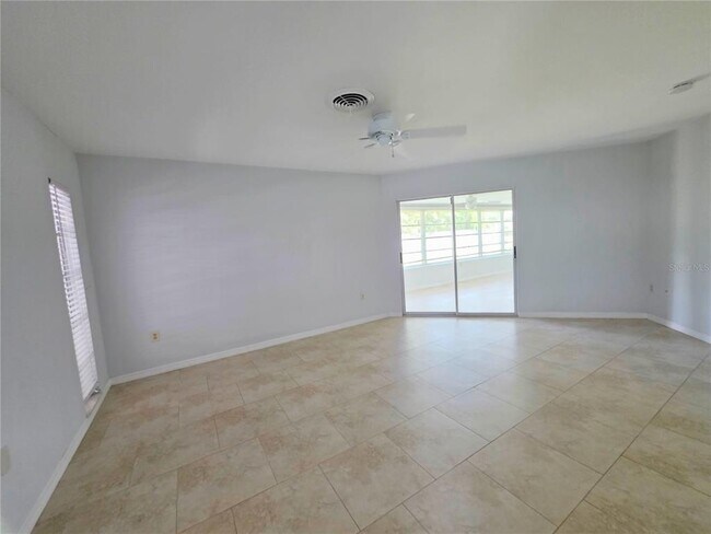 Building Photo - 1379 Cambridge Dr