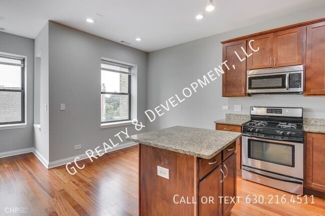 Building Photo - 3205 W Division St