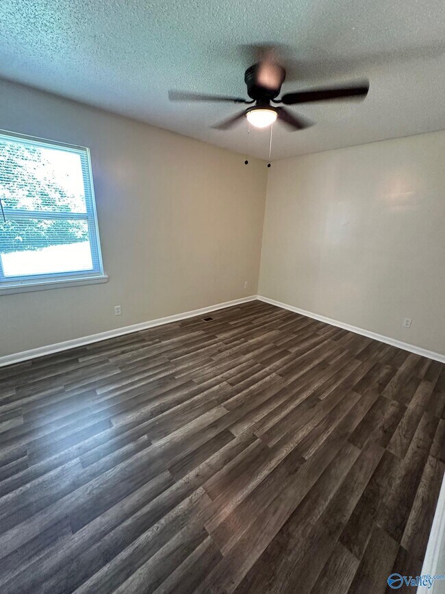 Building Photo - 120 Draper Dr