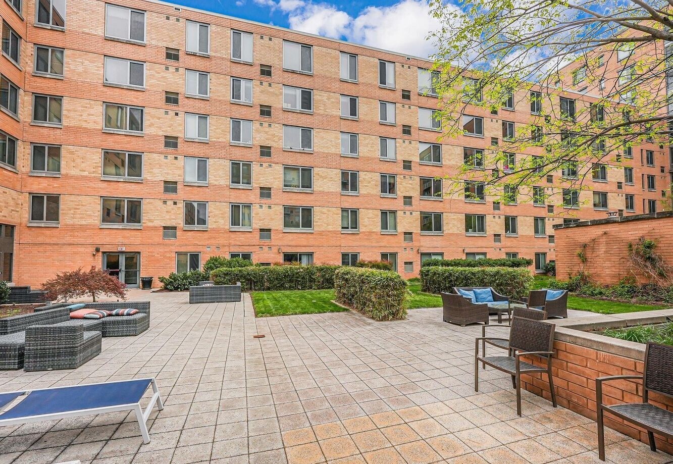 1-Acrre Courtyard - 440 L St NW
