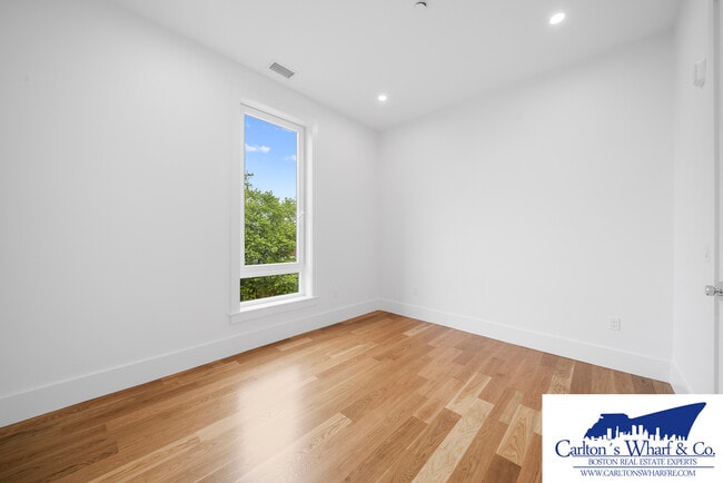 Building Photo - 218 Old Colony Ave