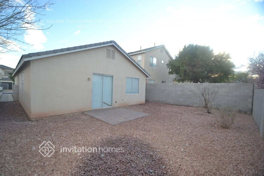 Building Photo - 8840 Crooked Shell Ave