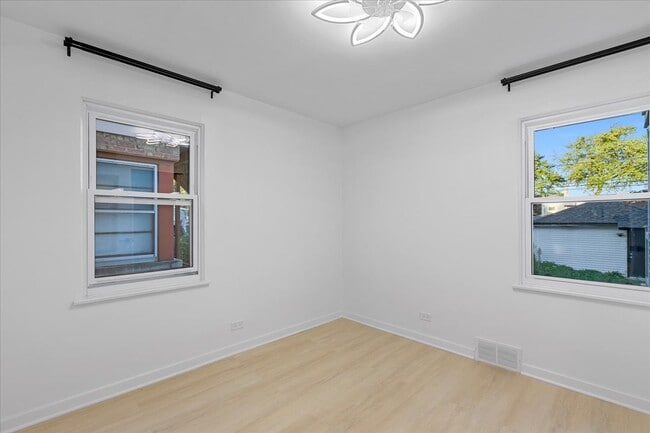 Building Photo - 1335 Marengo Ave