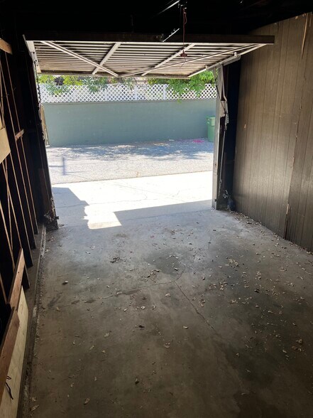 Building Photo - 12660 Oxnard St