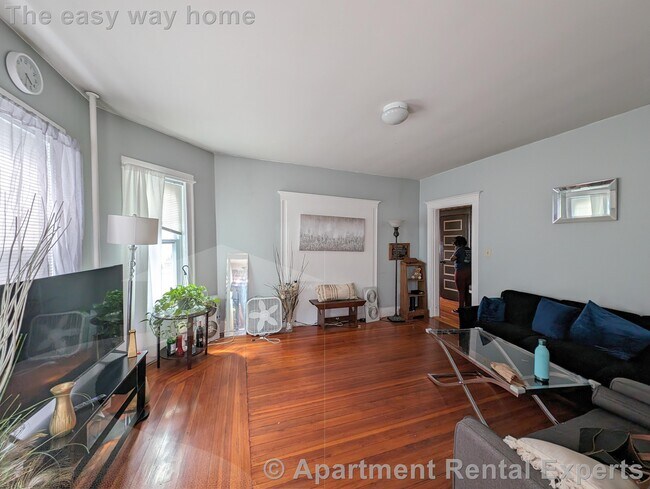 Building Photo - 35 Pearson Rd