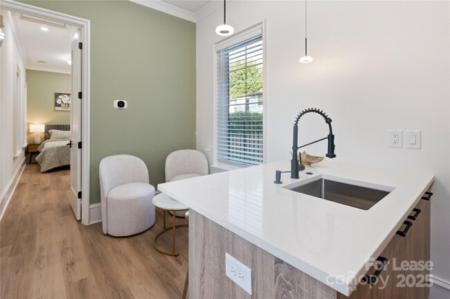 Building Photo - 705 S Torrence St