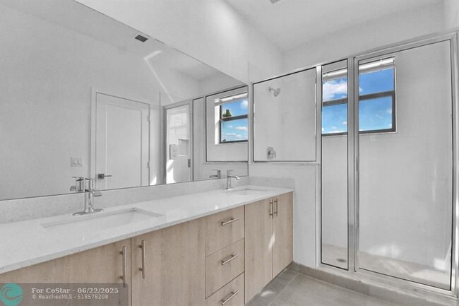 Building Photo - 710 Del Vista Rd