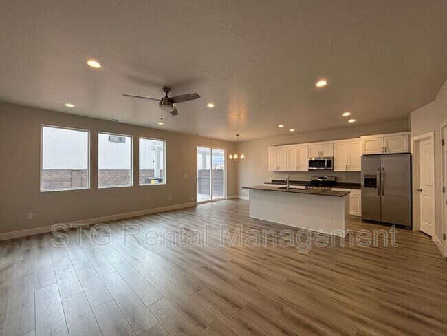 Building Photo - 983 S 4380 W