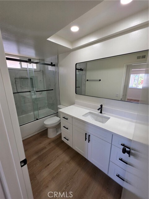 Building Photo - 8831 Sailport Dr