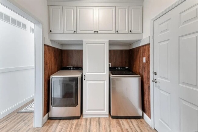 Building Photo - 1824 English Oak Dr