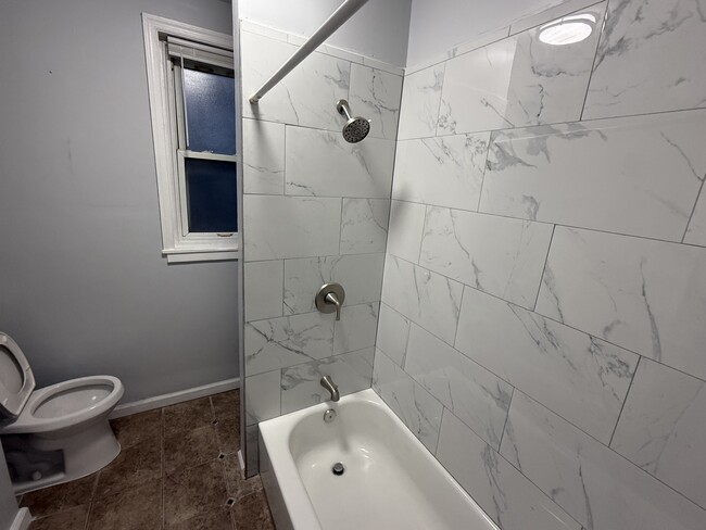 Building Photo - 1006 Spruce St