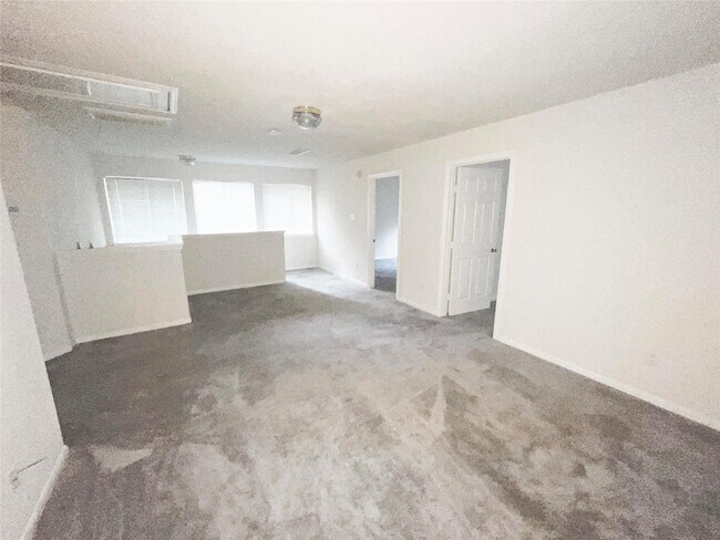 Building Photo - 42 Drifting Shadows Cir