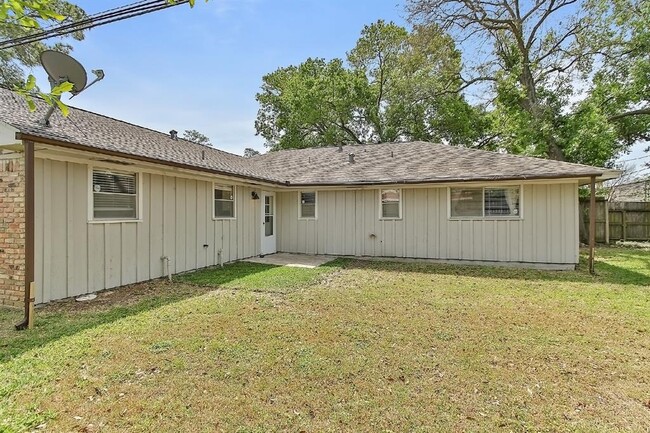 Building Photo - 1719 Longhorn Dr