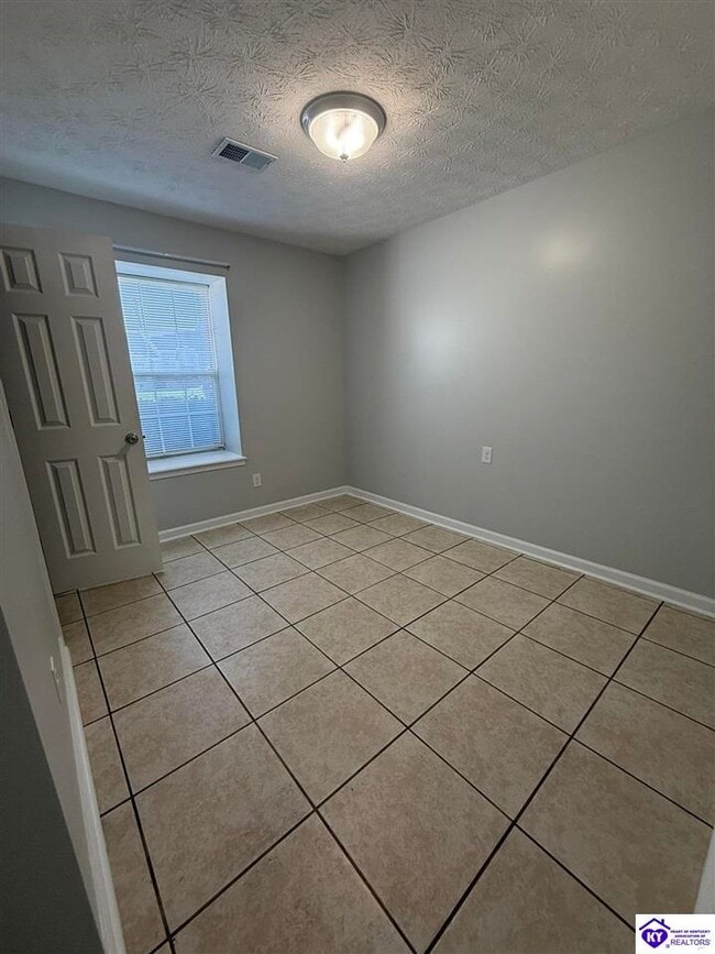 Building Photo - 624 Potomac Ct