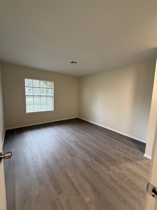 Building Photo - Terrific 2Br/2Ba Condo in Terra Vista II