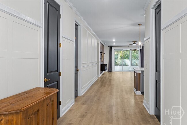 Building Photo - 241 Ridgewood Park Dr S