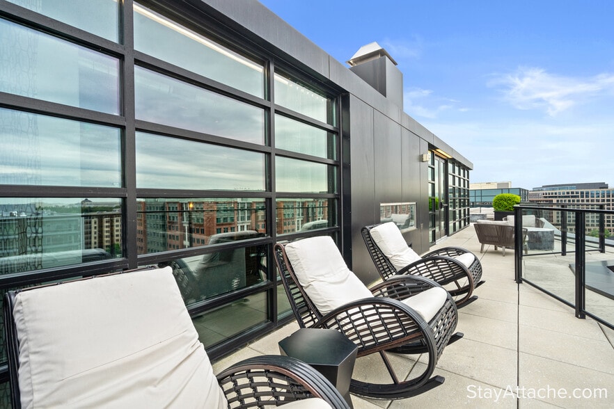 Building Photo - 1300 4th St SE