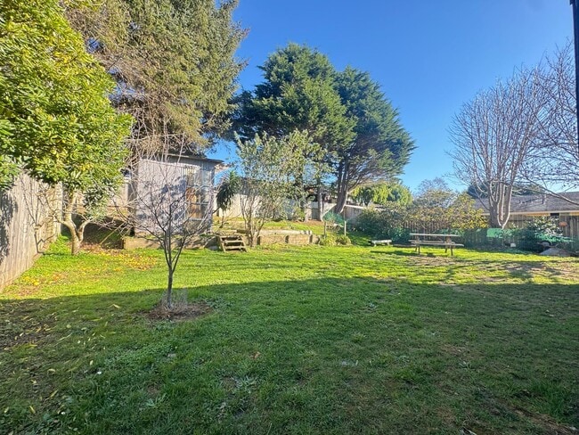 Building Photo - Great YARD! Charming 3 Bedroom / 2 Bath Home with a garage and McKinleyville