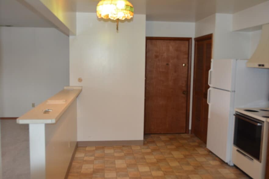 Kitchen - 301 E 1st Ave