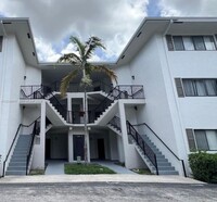 Building Photo - 2550 SW 18th Terrace