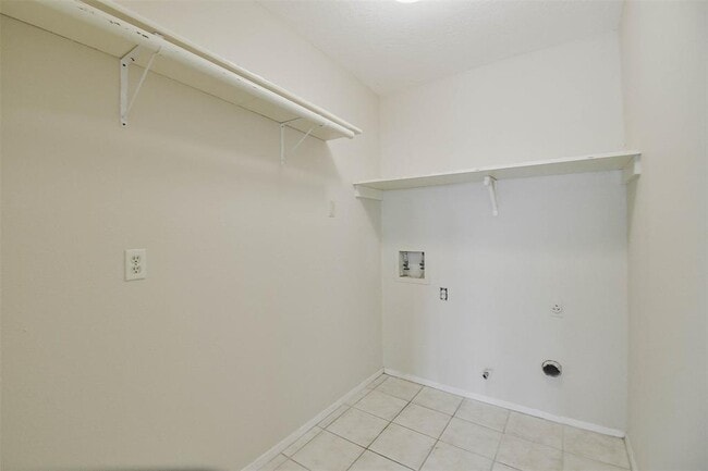 Building Photo - 2915 Valley Rose Dr
