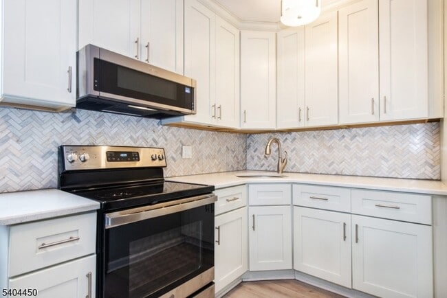 Building Photo - 191 N Beverwyck Rd