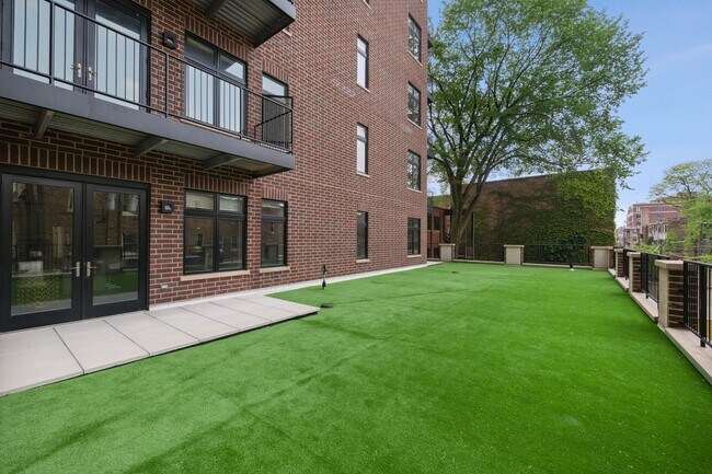 Unit 203 Private Terrace - 434 W Melrose St