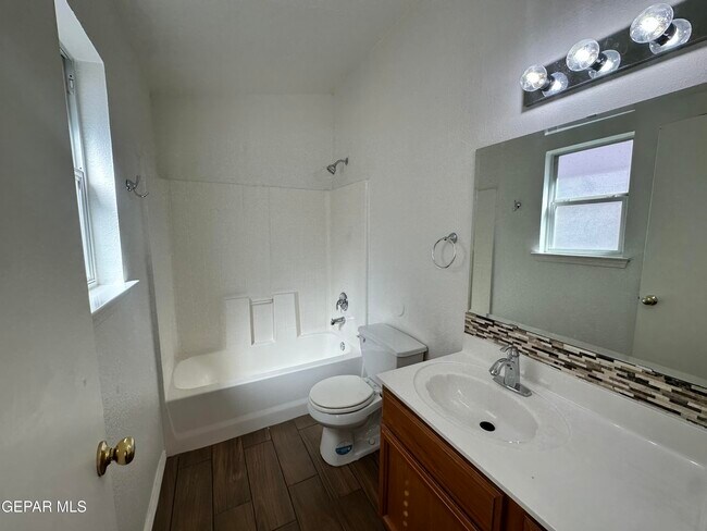 Building Photo - 12372 Tierra Canada Dr