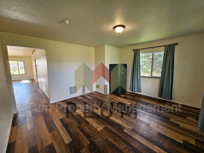 Building Photo - 522 Diane Ln