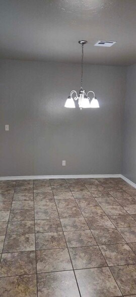 tiled floor in main area - 211 Ashley Dr