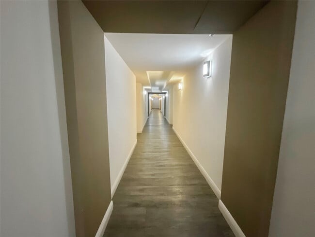 Building Photo - 9357 SW 77th Ave