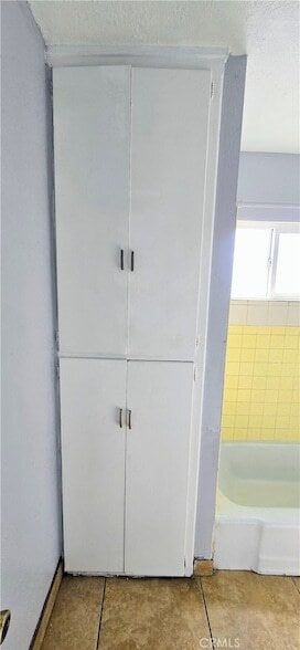 Building Photo - 1342 E 77th Pl