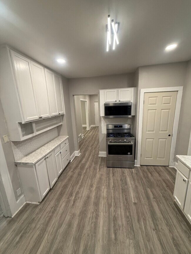 Building Photo - 746 N Schuyler Ave