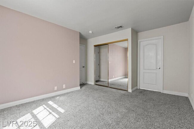 Building Photo - Centrally located 2 bedroom condo