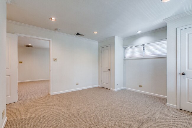 Building Photo - 1 BEDROOM BOUTIQUE APARTMENT