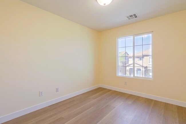 Building Photo - 10320 Bluff Valley Ct