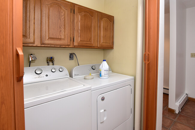 Laundry. - 3571 Smith Dr