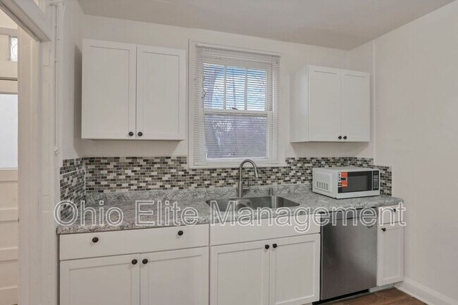 Building Photo - 1163 Linwood Ave