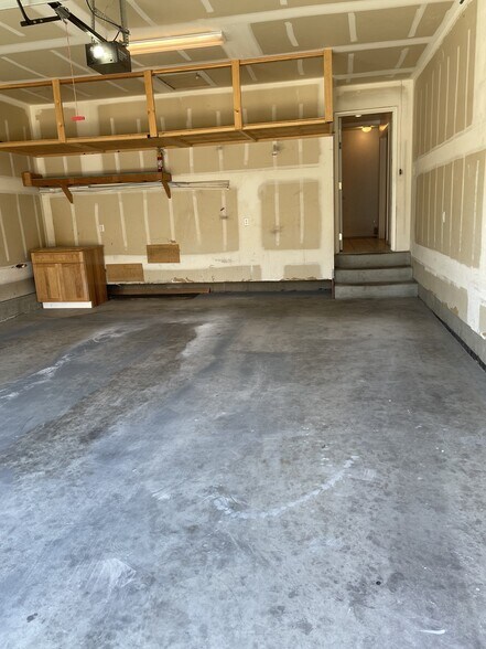 Building Photo - 911 S 630 W St