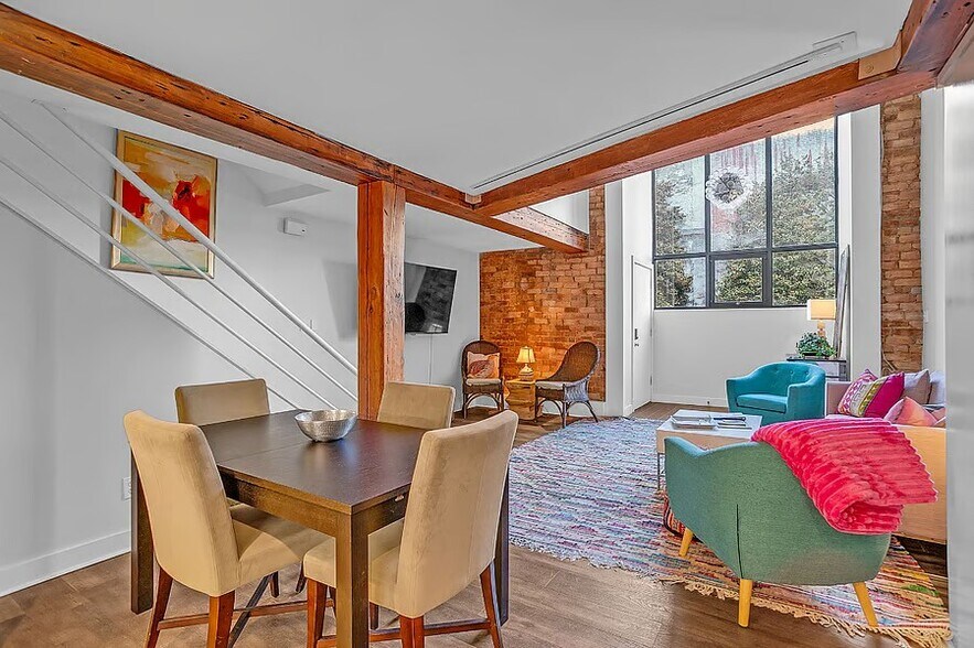 Building Photo - 121 S Main St