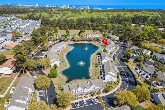 Building Photo - Charming Townhome with Water Views near The Market Common!