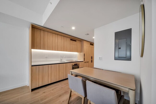 Building Photo - 225 N Miami Ave