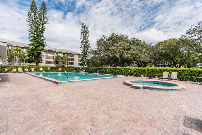 Building Photo - 1518 Whitehall Dr