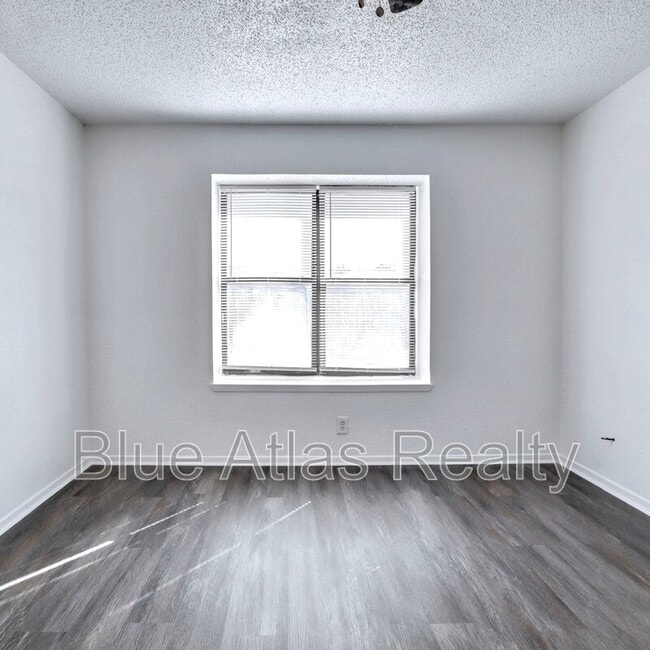 Building Photo - 1705 La Salle Dr