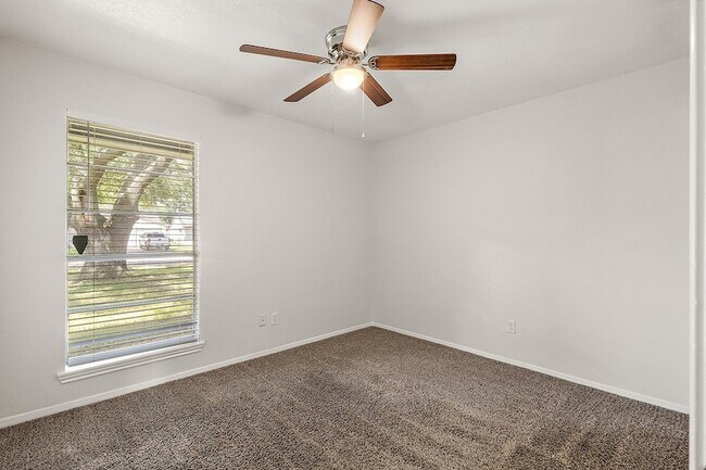 Building Photo - 22307 Red River Dr