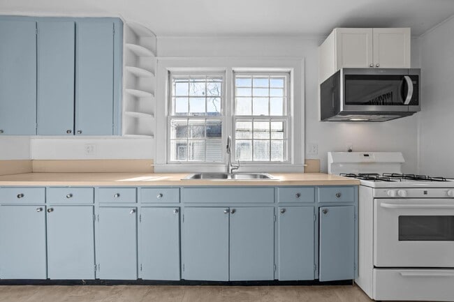 Building Photo - 503 E 5th St