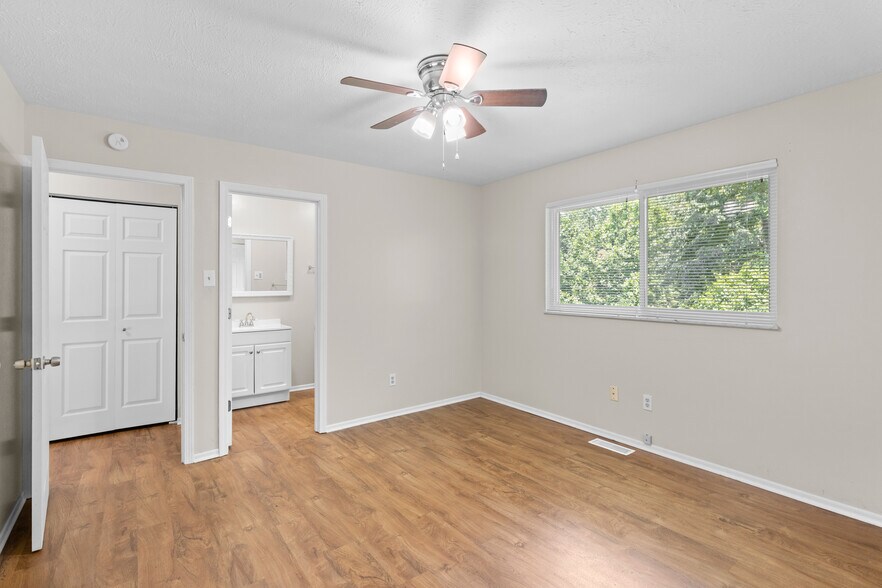 Building Photo - 6930 Birdie Ln