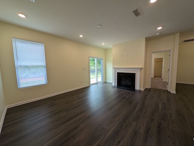 Building Photo - Spacious 4 bedroom, 2 bath Ranch Style Home located in Selwyn Landing !