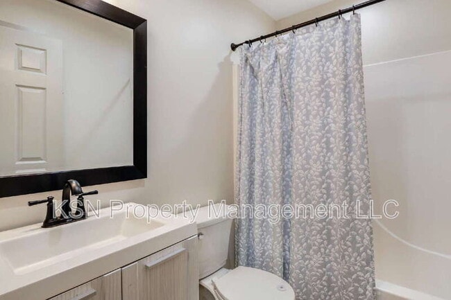 Building Photo - 106 Laurel Oaks