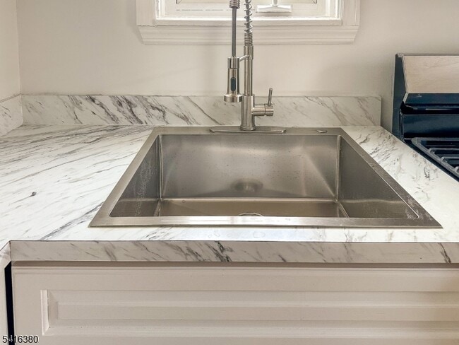 Building Photo - 114 E Main St